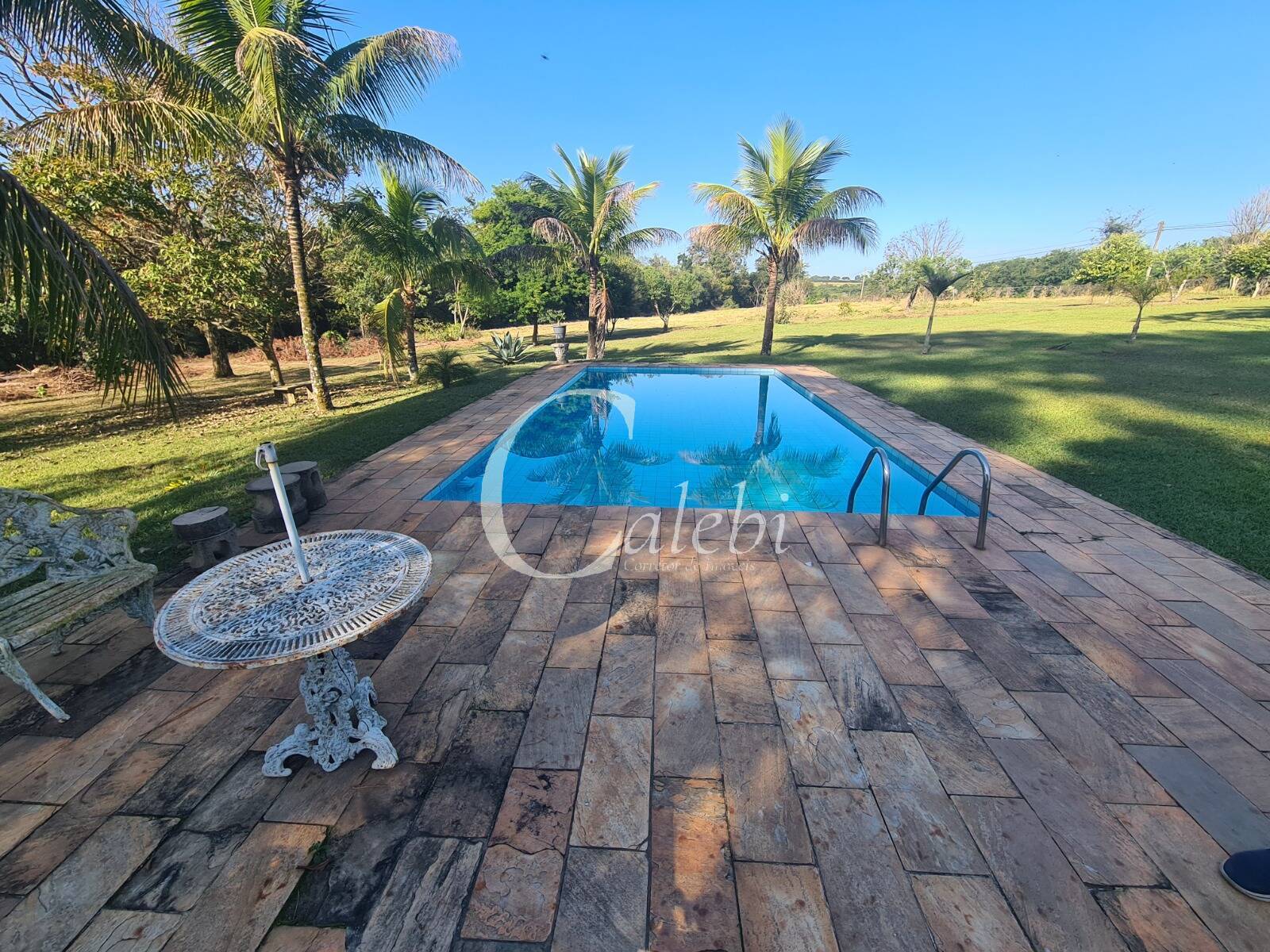 Fazenda à venda com 4 quartos, 400m² - Foto 1