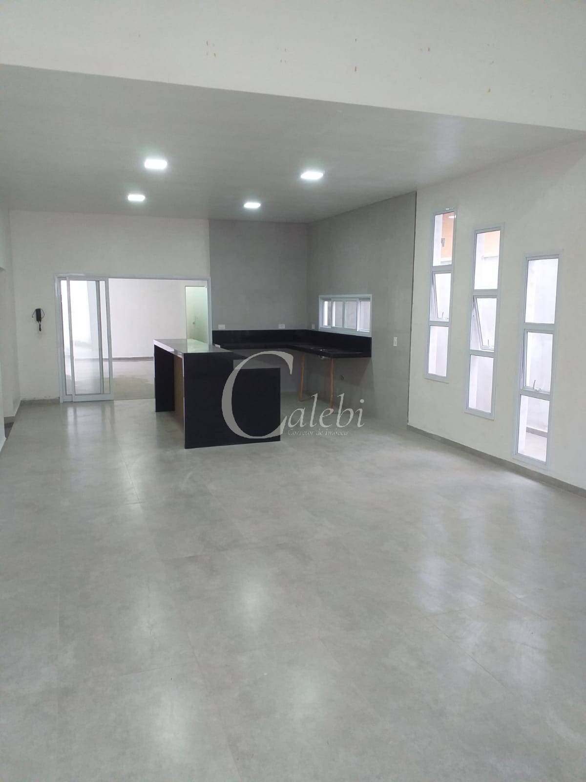 Casa à venda com 3 quartos, 208m² - Foto 1